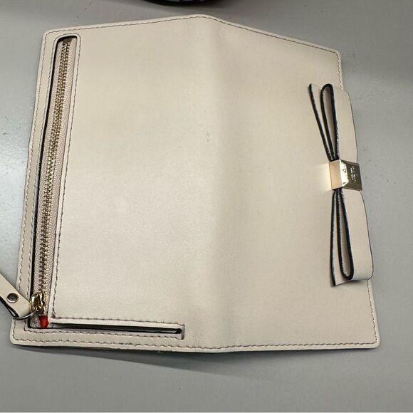 Kate Spade | ivory folding wallet card carrier with zip pocket for travel - Picture 3 of 10